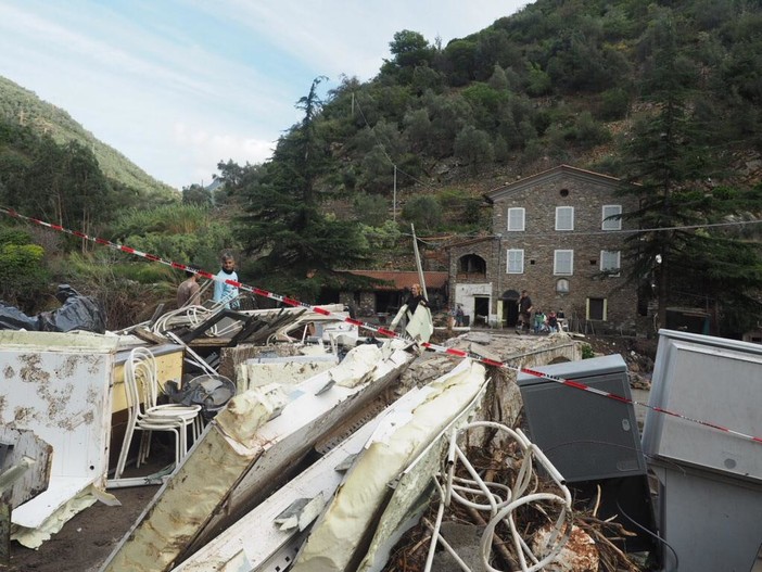 Badalucco: il ristorante 'Cà Mea' devastato ma c'è già voglia di ripartire, la titolare "Noi ricostruiremo" (Foto e Video) Badalucco: il ristorante 'Cà Mea' devastato ma c'è già voglia di ripartire, la titolare "Noi ricostruiremo" (Foto e Video)