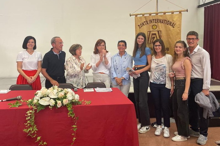 Consegnato anche quest’anno il Premio alla memoria di Valeria Stellato: scomparsa a 17 anni Consegnato anche quest’anno il Premio alla memoria di Valeria Stellato: scomparsa a 17 anni