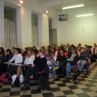 Imperia: ieri al Liceo 'Amoretti' di Imperia la conferenza ‘Il Muro di Berlino: la sottile linea grigia lunga 28 anni’