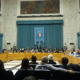 Imperia: una vera e propria rivoluzione al Regolamento del Consiglio Comunale. Critica la minoranza. Fossati: "L'amministrazione va avanti a colpi di mano"