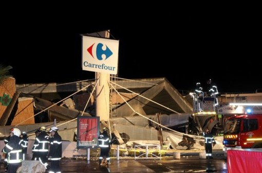 La foto del disastro pubblicata da Nice Matin