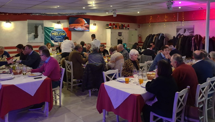 Ieri a Genova la cena per gli auguri di Natale organizzata dai circoli di Fratelli d'Italia (Foto) Ieri a Genova la cena per gli auguri di Natale organizzata dai circoli di Fratelli d'Italia (Foto)