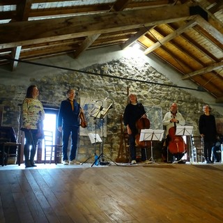 Bajardo: musica classica, pittura e poesia uniti per un gruppo di artisti riuniti al castello (Foto)
