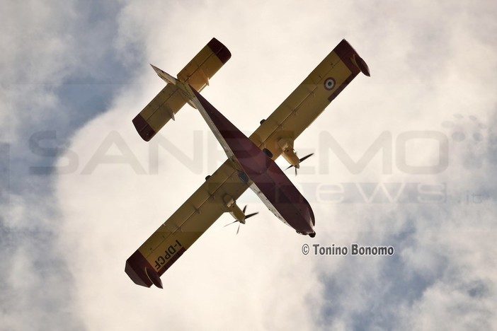 Spento l'incendio di ieri sul Faudo nella notte soccorritori impegnati in quello divampato nella zona di Vasia