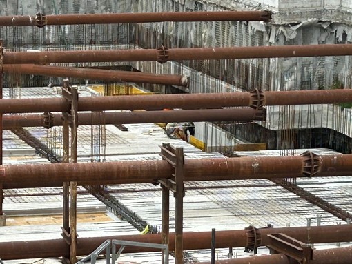 Sanremo: operai al lavoro nel cantiere del parcheggio di piazza Eroi, al momento prosegue la Cooperativa Edile Appennino Sanremo: operai al lavoro nel cantiere del parcheggio di piazza Eroi, al momento prosegue la Cooperativa Edile Appennino
