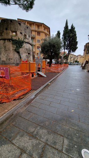 Taggia: lavori in corso ai giardini di via Anfossi, la risposta del Sindaco Conio a Gabriele Cascino