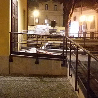 Sanremo: clochard dietro l'ex stazione, nuova segnalazione di un nostro lettore