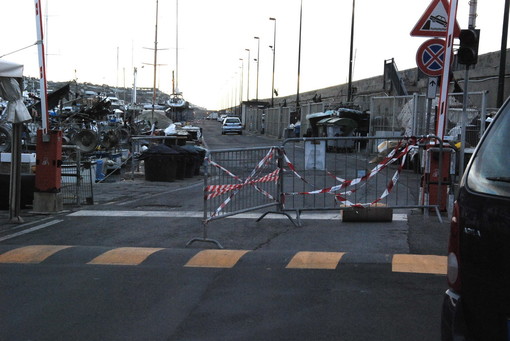 Sanremo: chiuso stanotte il porto vecchio per la mareggiata, situazione ora migliorata ma previsto peggioramento