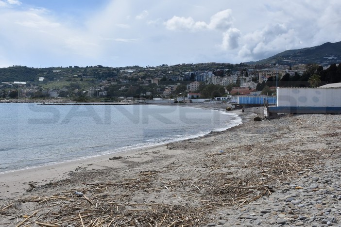 Sanremo: spiaggia incustodita da tempo, accordo tra Comune e Bagni Matuzia per la gestione della 'Foce Ponente'