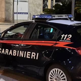 Sanremo: colto in flagranza mentre spaccia droga, inghiotte 13 dosi di crack e viene arrestato dai Carabinieri