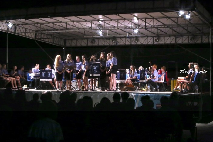 Bordighera: successo e grandi applausi ieri sera ai Giardini Lowe per il concerto della Twynham School (Foto) Bordighera: successo e grandi applausi ieri sera ai Giardini Lowe per il concerto della Twynham School (Foto)