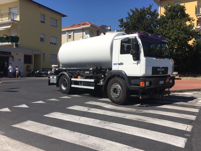 Imperia: crisi idrica, autobotti per le zone di Caramagna, strada Ciosa e strada Colla Imperia: crisi idrica, autobotti per le zone di Caramagna, strada Ciosa e strada Colla