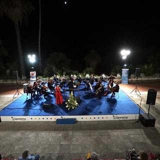 Sanremo: grande successo e richiesta di bis ieri al concerto della Sinfonica con Gabriella Costa