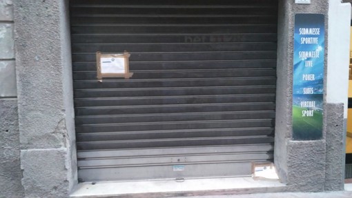 Imperia: riscontrata presenza di minori all'interno, chiusa dalla Polizia la sala scommesse di via Doria Imperia: riscontrata presenza di minori all'interno, chiusa dalla Polizia la sala scommesse di via Doria