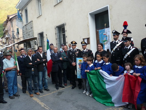 Molini di Triora: tutto il paese in festa per la cittadinanza onoraria all'Arma dei Carabinieri. Le foto