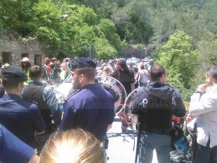 Fanghetto: sempre bloccata la manifestazione 'Critical Mass' e sempre chiusa la Statale 20 del Colle di Tenda (Foto e Video)