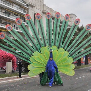 Presentato il programma del Carnevale 2001 di Nizza con ospite l'Italia