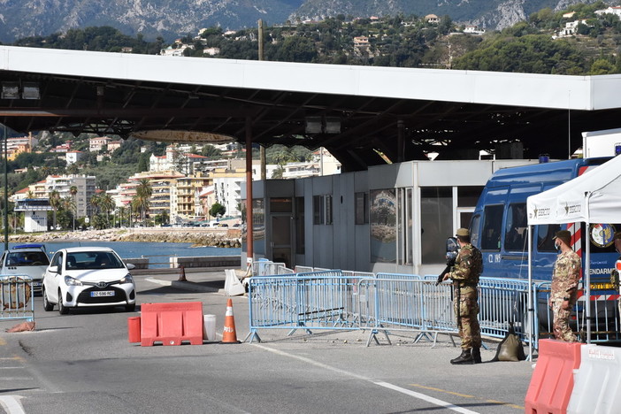 Coronavirus: transiti tra Italia e Francia, cosa prevede l’ultimo DPCM, anche l’Arcivescovo di Monaco colpito dal Covid-19