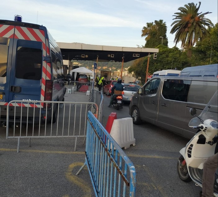 Autocertificazione per chi lavora a Monaco: tolleranza fino a martedì, quindi sarà importante averla in tasca Autocertificazione per chi lavora a Monaco: tolleranza fino a martedì, quindi sarà importante averla in tasca