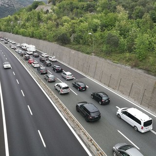 Prosegue il 'controesodo' del 1° maggio: code in diminuzione ma permangono i disagi nel savonese Prosegue il 'controesodo' del 1° maggio: code in diminuzione ma permangono i disagi nel savonese