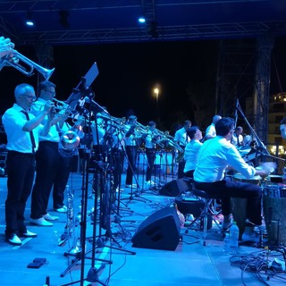 Sanremo, un Natale speciale che parla di musica in un'atmosfera suggestiva e divertente Sanremo, un Natale speciale che parla di musica in un'atmosfera suggestiva e divertente
