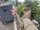 Bordighera: guasto al freno di un mezzo della nettezza urbana che finisce in un giardino privato, nessun ferito (Foto)