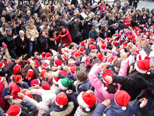 Ventimiglia: le foto dei canti natalizi di ieri della scuola Primaria di via Veneto (1° Circolo)