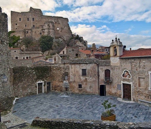Cervo: una stazione meteorologica al Castello dei Clavesana, un nuovo servizio turistico