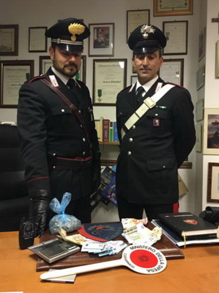 Diano Marina: 100 grammi di marijuana e 200 euro in tasca, fermato dai Carabinieri un 18enne albanese Diano Marina: 100 grammi di marijuana e 200 euro in tasca, fermato dai Carabinieri un 18enne albanese