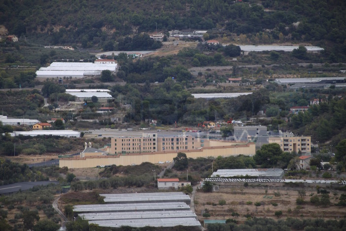 Sanremo: agente della Penitenziaria colpito da una bottiglia da un detenuto, grido d'allarme della UilPa