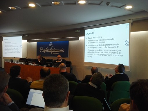 Confartigianato: soppressione dell’utilizzo della scheda carburante e obbligo della fattura elettronica Confartigianato: soppressione dell’utilizzo della scheda carburante e obbligo della fattura elettronica