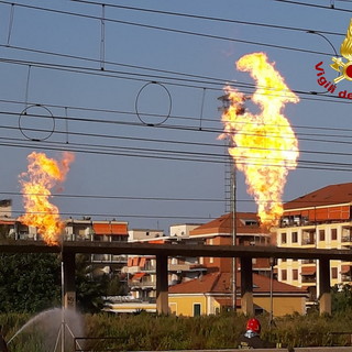 Ventimiglia: transitato alle 10.20 il primo treno dopo le operazioni di travaso della cisterna (Foto e Video) Ventimiglia: transitato alle 10.20 il primo treno dopo le operazioni di travaso della cisterna (Foto e Video)