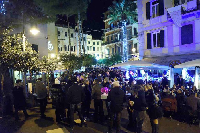 Sanremo: segnali positivi dal Capodanno ma non va giù la musica spenta all'1.30. Vendite ok al Mercato Annonario