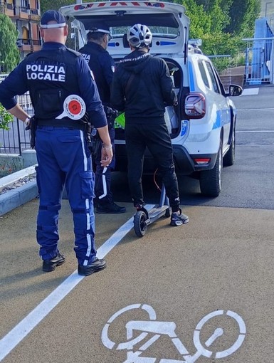 Diano Marina, controlli della Polizia Locale per la sicurezza stradale. Diano Marina, controlli della Polizia Locale per la sicurezza stradale.