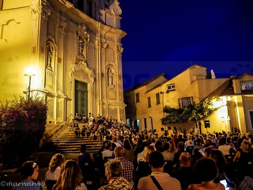 Cervo: ieri sera sul Sagrato dei Corallini il concerto dell’Ottetto di Fiati del Teatro Carlo Felice di Genova (Foto)