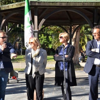 Il Ministro della Difesa Roberta Pinotti a Ventimiglia incontra i lavoratori licenziati della Cipriani Srl