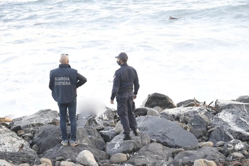 Le immagini dal luogo del ritrovamento (foto Tonino Bonomo) Le immagini dal luogo del ritrovamento (foto Tonino Bonomo)