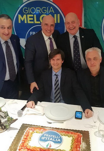 Cena natalizia di fratelli d'Italia: 200 tra simpatizzanti e amministratori locali riempiono di entusiasmo la sala del Marinella a Sanremo Cena natalizia di fratelli d'Italia: 200 tra simpatizzanti e amministratori locali riempiono di entusiasmo la sala del Marinella a Sanremo