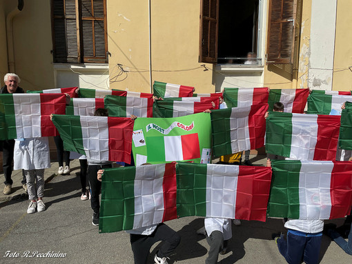 Sanremo: prosegue la consegna del Tricolore da parte del Lions Host alle scuole Elementari (Foto)