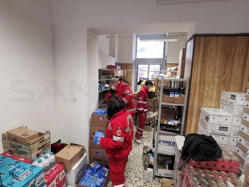 Sanremo: la Croce Rossa 'sfrattata' dal servizio per i bisognosi, da lunedì lo spazio serve per i tamponi Covid (Video) Sanremo: la Croce Rossa 'sfrattata' dal servizio per i bisognosi, da lunedì lo spazio serve per i tamponi Covid (Video)
