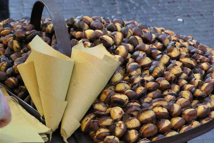 Sanremo: vuoi vendere le caldarroste? Il Comune ha riaperto i termini per la presentazione delle domande Sanremo: vuoi vendere le caldarroste? Il Comune ha riaperto i termini per la presentazione delle domande