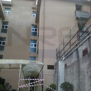 Sanremo: crollano calcinacci dallo stabile dell'Arte in via Lamarmora, intervento dei Vigili del Fuoco