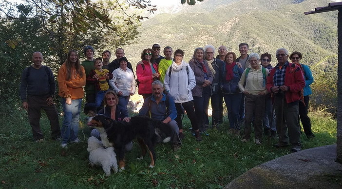 Castel Vittorio: buona partecipazione alla terza edizione della 'Camminata tra gli Olivi 2019' (foto)