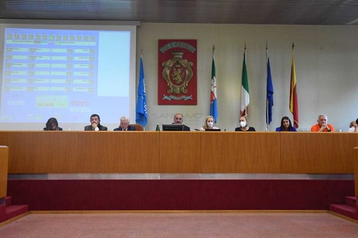 Crisi politica a Ventimiglia: Fratelli d'Italia "Non esiste più una coalizione", dure critiche alla Lega