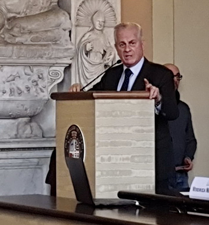 Il Sindaco di Imperia Claudio Scajola all'Anci: "Gravi difficoltà e isolamento in cui versa la Liguria per la carenza di infrastrutture" Il Sindaco di Imperia Claudio Scajola all'Anci: "Gravi difficoltà e isolamento in cui versa la Liguria per la carenza di infrastrutture"