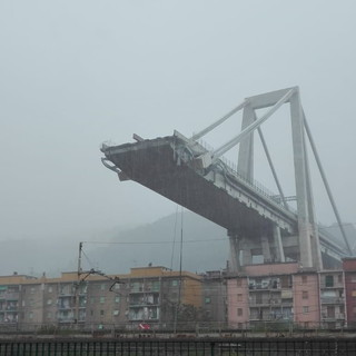 Un anno dal crollo del ponte Morandi, il ricordo degli imperiesi a pochi metri dalla tragedia "Non era la nostra ora" Un anno dal crollo del ponte Morandi, il ricordo degli imperiesi a pochi metri dalla tragedia "Non era la nostra ora"