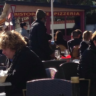 Sanremo: il clochard 51enne affetto da Tbc oggi chiedeva le elemosine tra i tavoli dei bar al porto