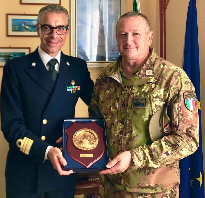 Imperia: il Comandante della Guardia Costiera Semeraro insieme al Generale Bellacicco (Foto) Imperia: il Comandante della Guardia Costiera Semeraro insieme al Generale Bellacicco (Foto)