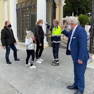 Ventimiglia: la Protezione Civile al servizio dei cittadini per far visita ai cimiteri in totale sicurezza (Foto)