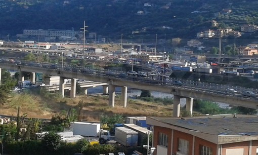 Code sull'autostrada e caselli chiusi a Ventimiglia: un lettore "Perchè non vengono adottate le 'vignette' come in Svizzera?" Code sull'autostrada e caselli chiusi a Ventimiglia: un lettore "Perchè non vengono adottate le 'vignette' come in Svizzera?"